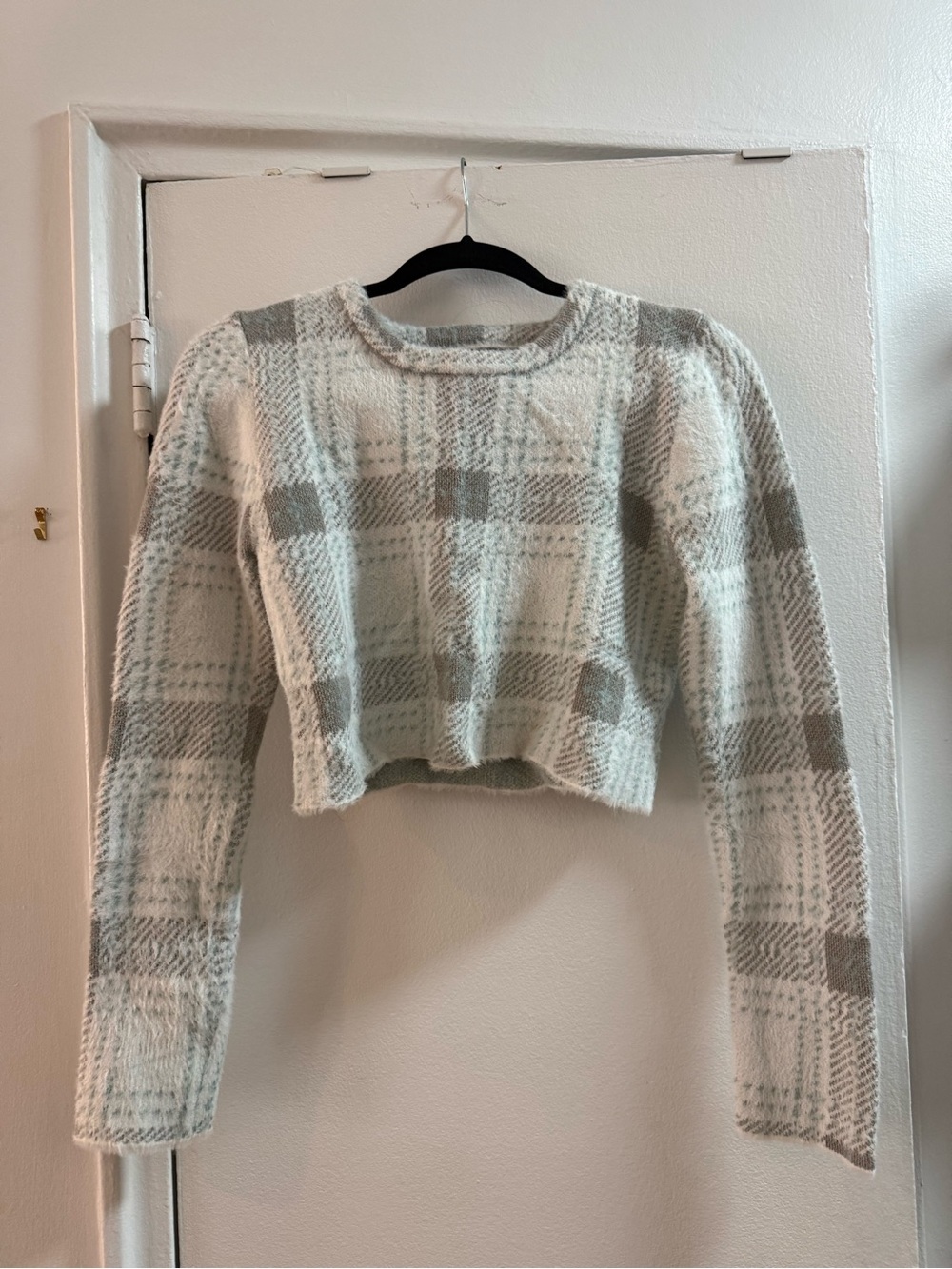 Timing Fuzzy Knit Cropped Sweater in Cream and Light Gray